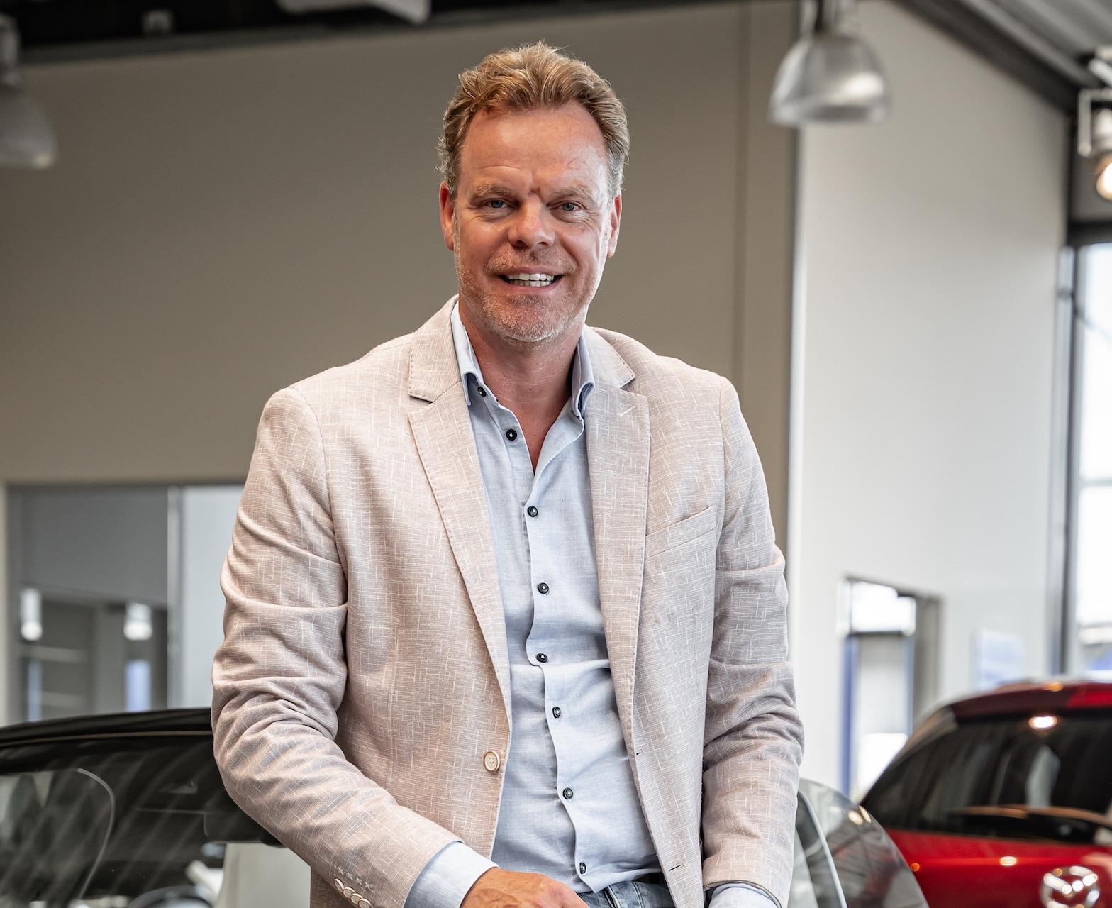 Eigenaar van Radrema in de showroom in Maastricht